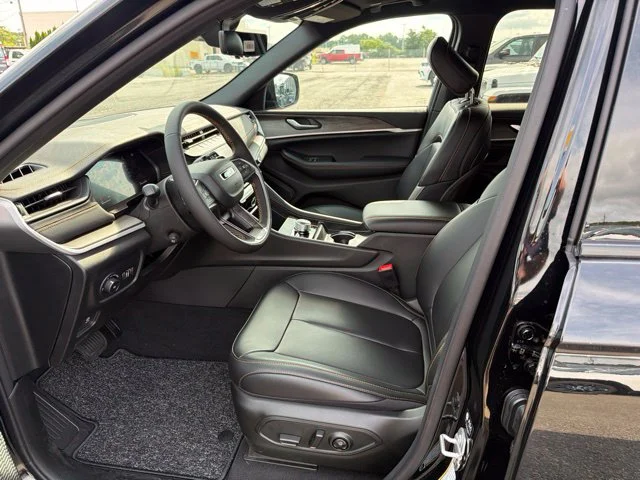 New 2026 Black Jeep  image 12