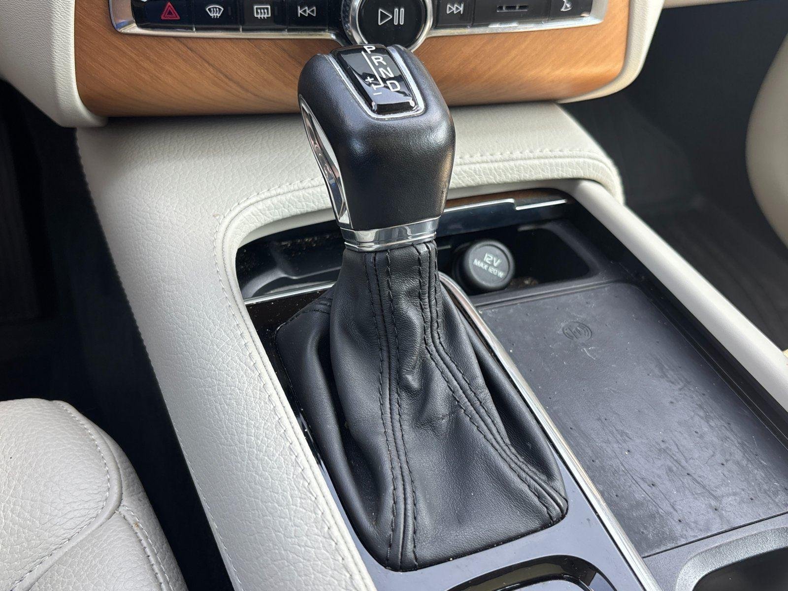 Used 2021 Crystal White Metallic Volvo Momentum image 28