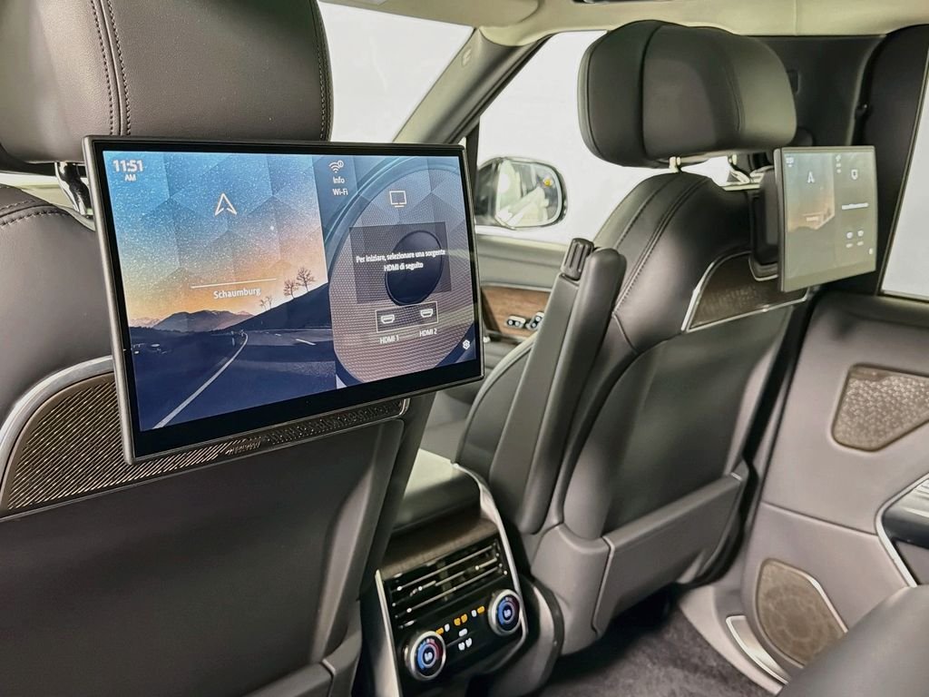 Used 2025 Ostuni Pearl Wht Prem Met Land Rover Autobiography image 27