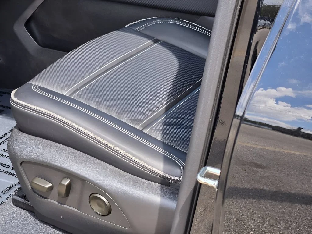 New 2025 Onyx Black GMC Extended Range Denali image 24