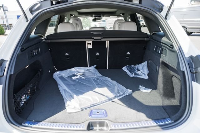 New 2026 Polar White Mercedes-Benz GLC 300 image 10