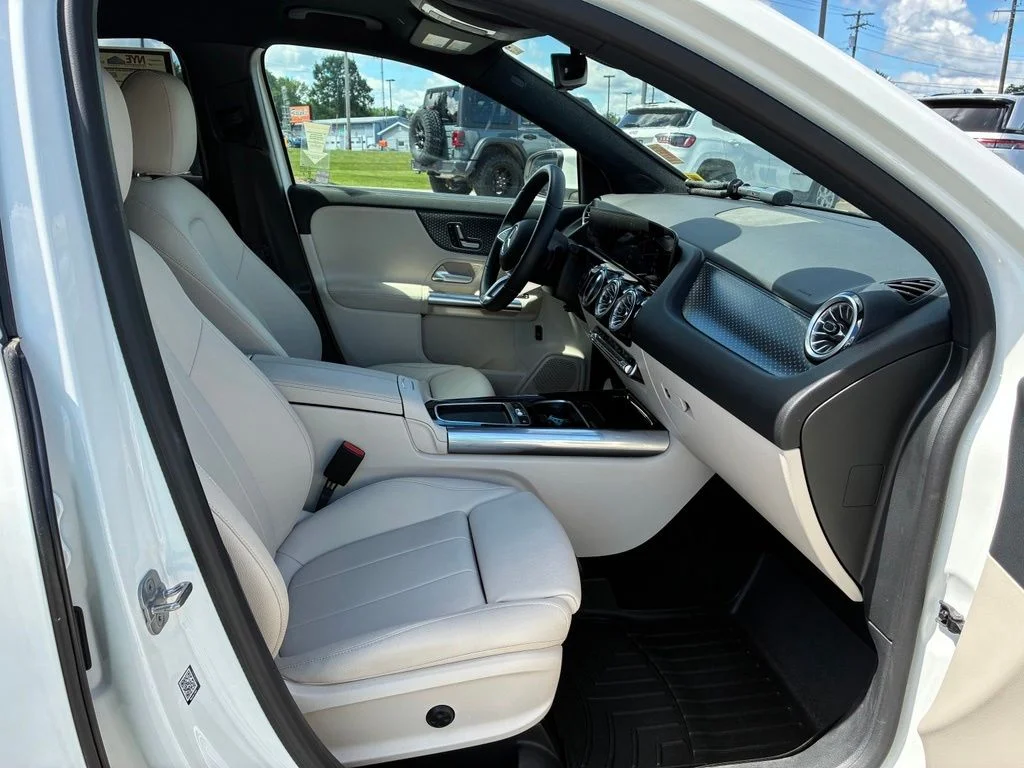 Used 2025 White Mercedes-Benz GLA 250 image 39
