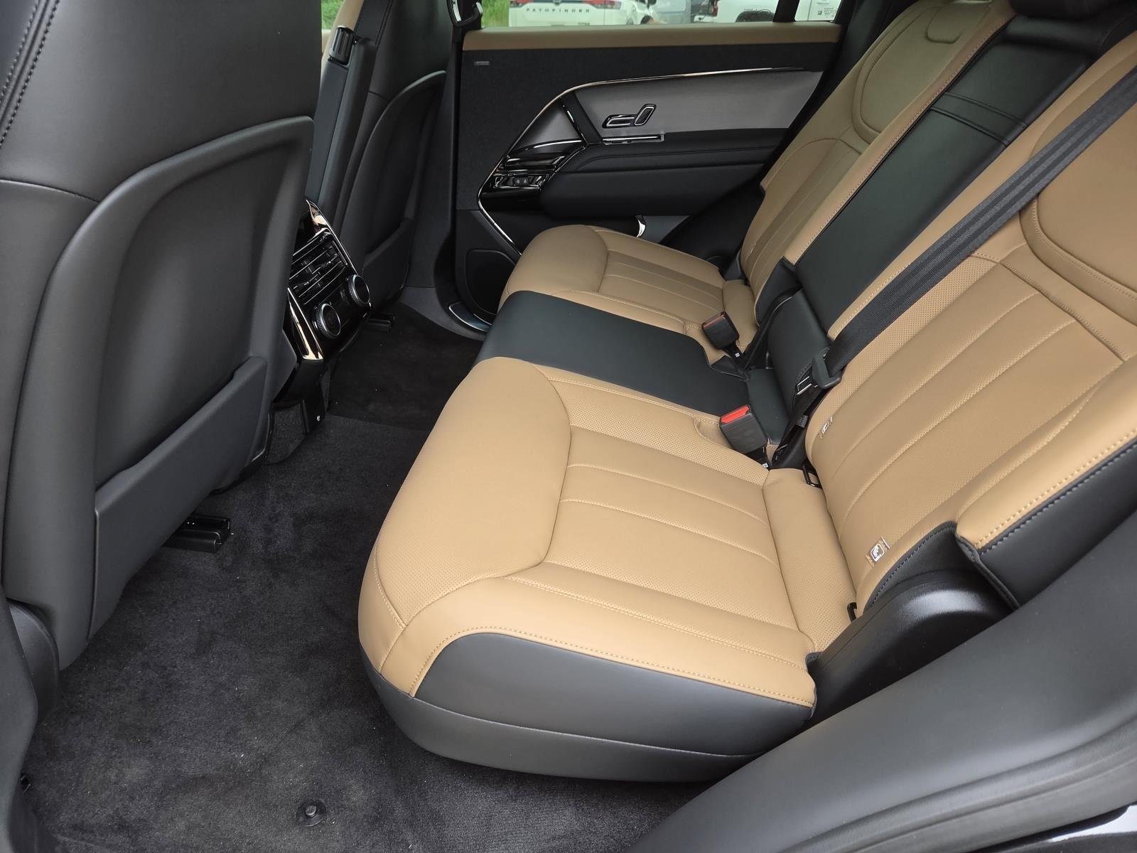 New 2026 Santorini Black Land Rover Dynamic SE image 34