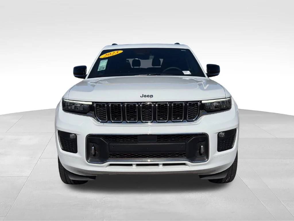 Used 2023 White Jeep Overland image 27