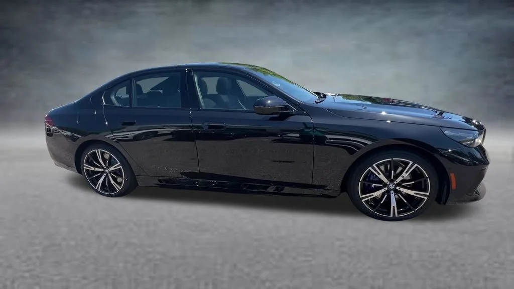 New 2027 Black BMW 550e xDrive image 13