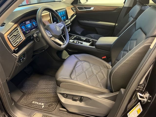 New 2026 Black Volkswagen 2.0T SE w/Technology image 7