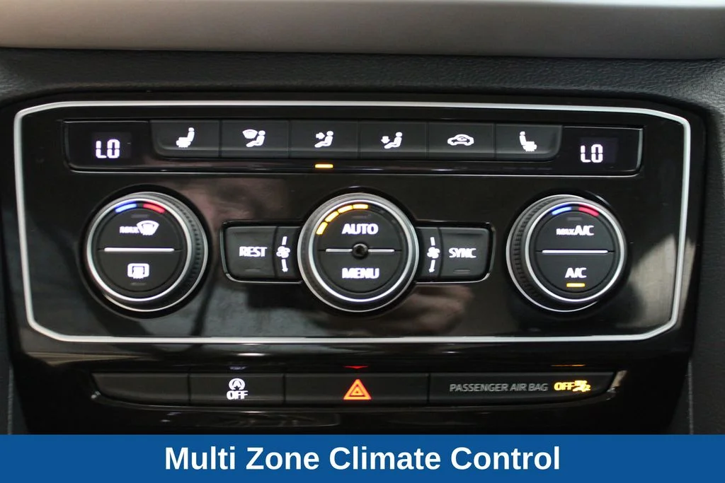 Used 2023  Volkswagen 2.0T SE w/Technology image 9