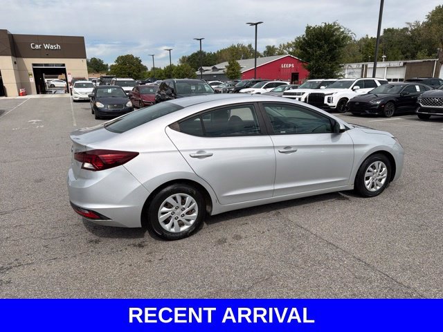 Used 2019 Silver Hyundai SE image 18