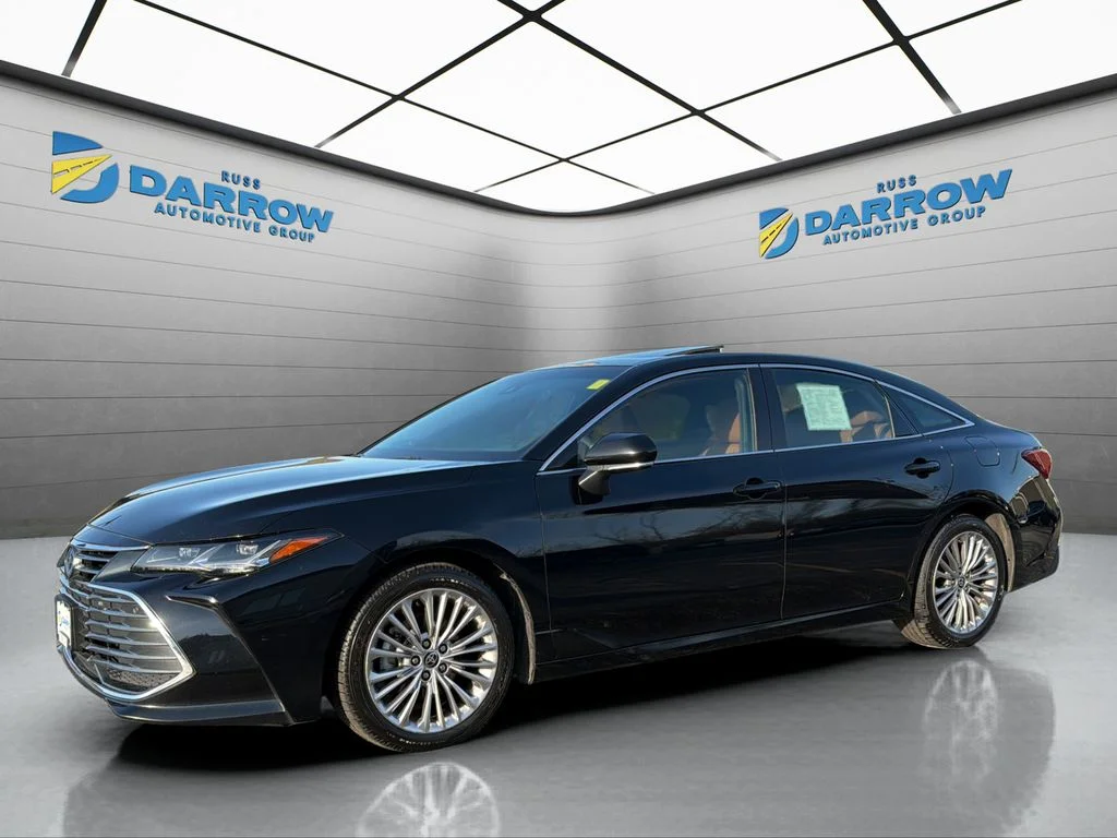 2022 Toyota Avalon Limited Hybrid's photo