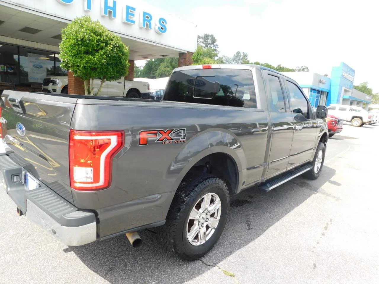 Used 2016 Magnetic Ford 4WD SuperCab 145 in XLT image 9