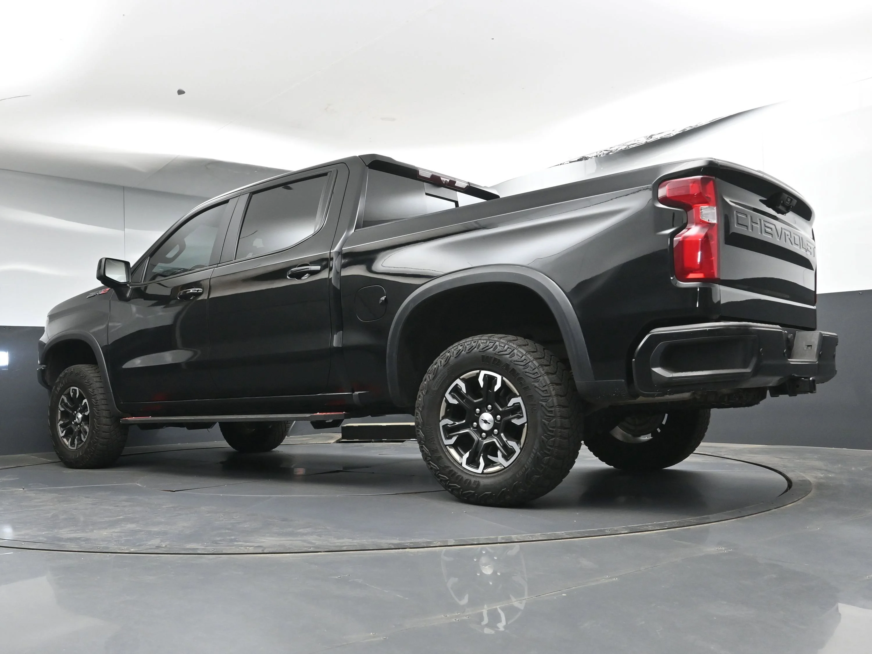 Used 2025 Black Chevrolet ZR2 image 33