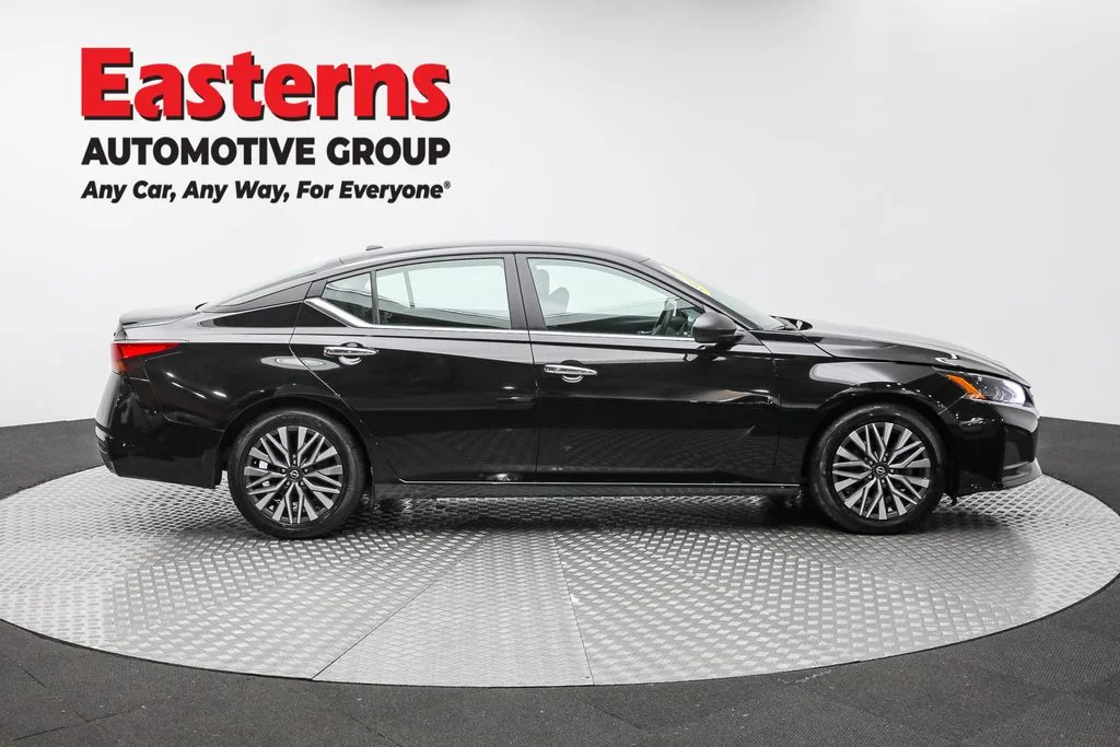 Used 2024 Black Nissan 2.5 SV image 4