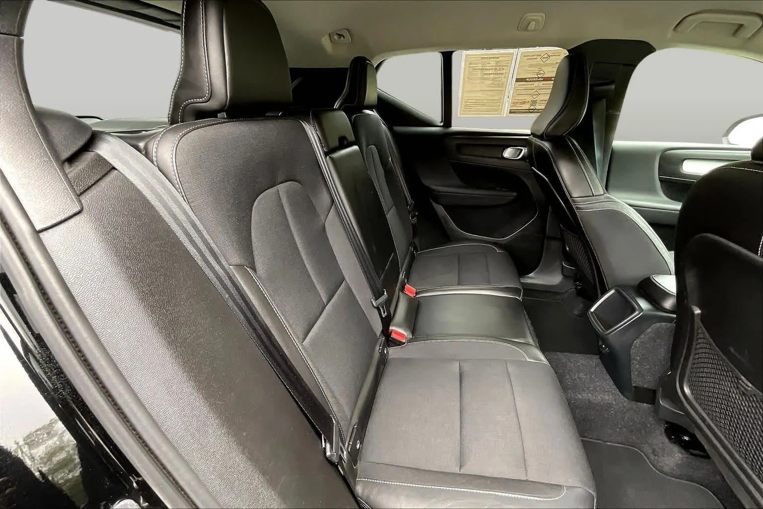 Used 2020 black Volvo Momentum image 19