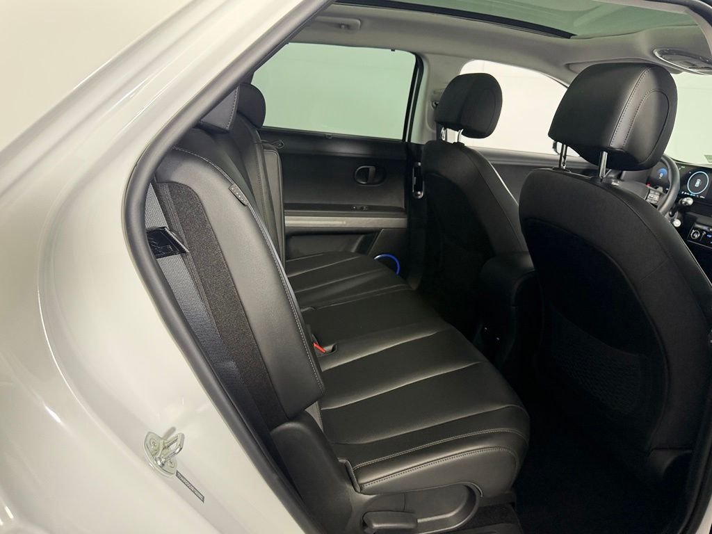Used 2025 White Hyundai Limited image 31