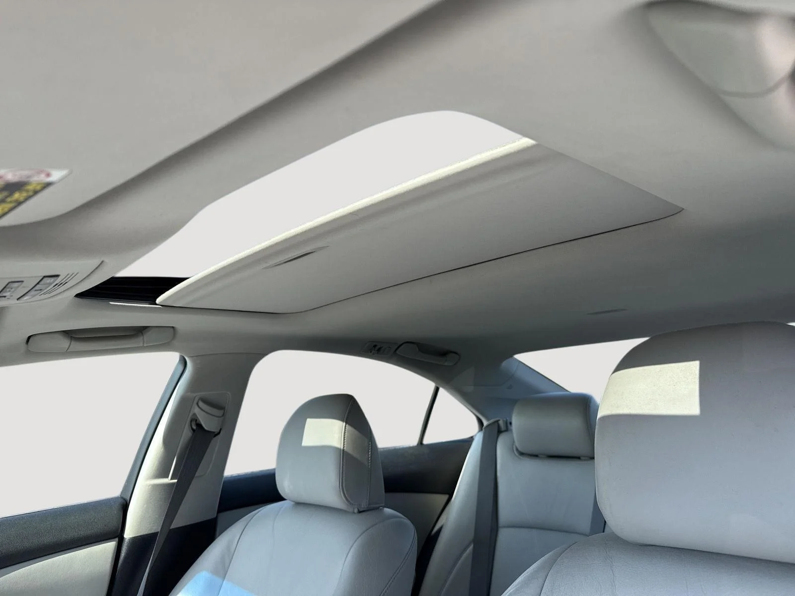Used 2012 Starfire Pearl Lexus Base image 4