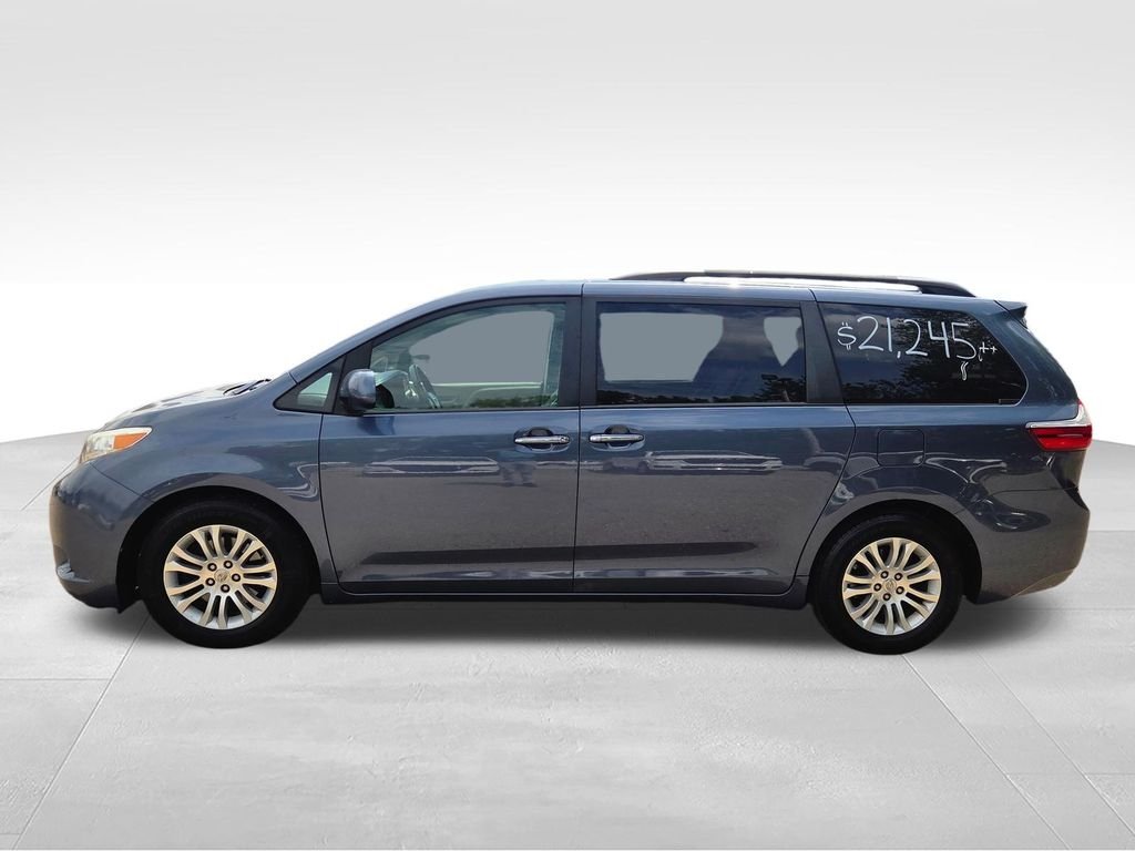 Used 2015 Blue Toyota XLE image 4