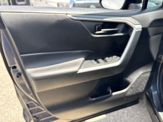 2025 Toyota RAV4 LE - Photo 29