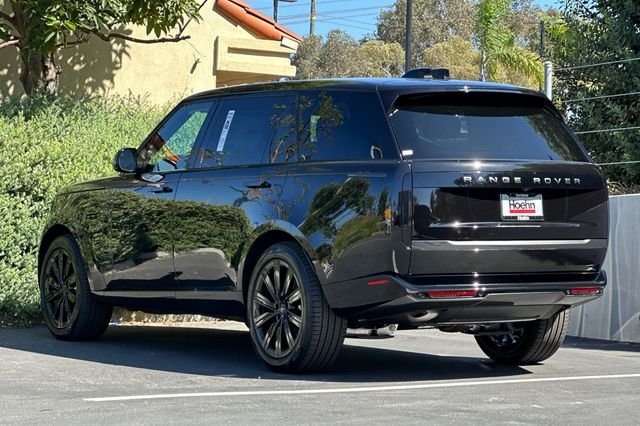 New 2026 Obsidian Black in Gloss Finish Land Rover SE image 3