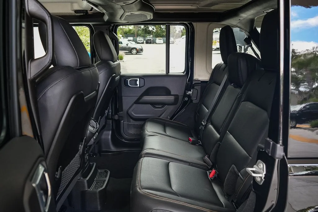 New 2026 Black Clear-Coat Exterior Paint Jeep Sahara image 17