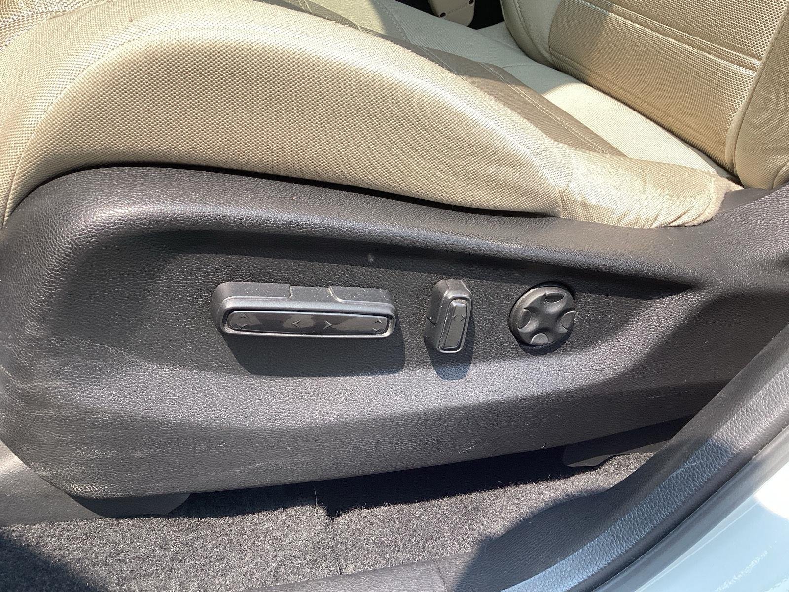 Used 2019 Platinum White Pearl Honda EX image 14