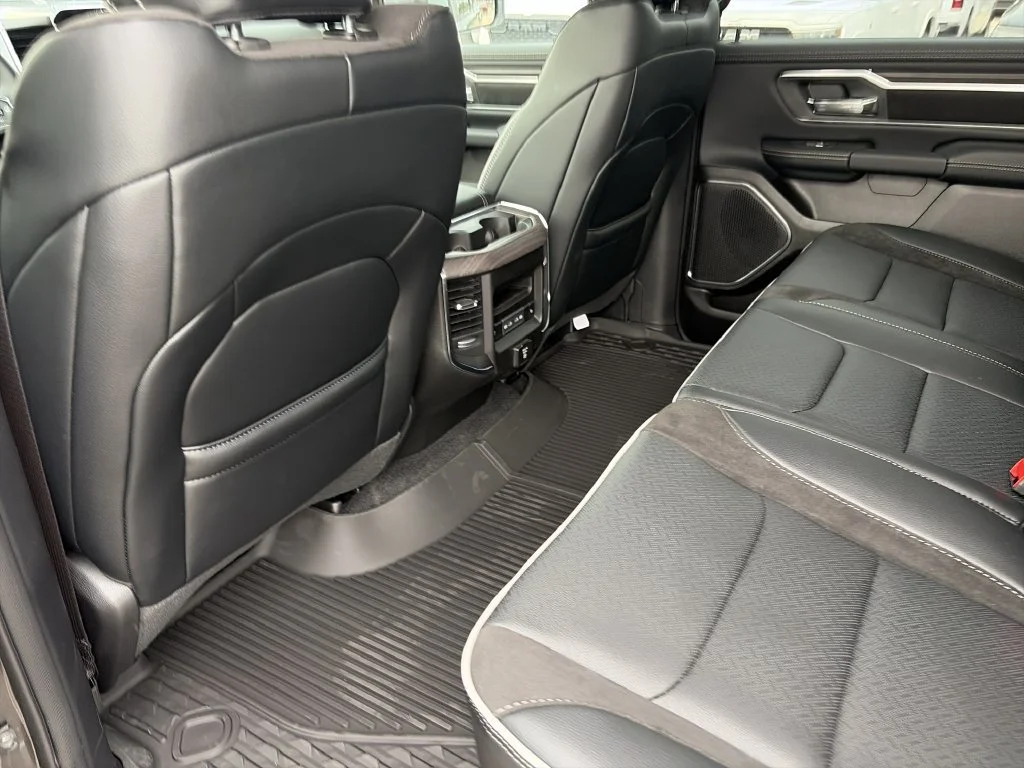 New 2026 Granite Crystal Metallic Clear-Coat Exterior Paint RAM Laramie image 25