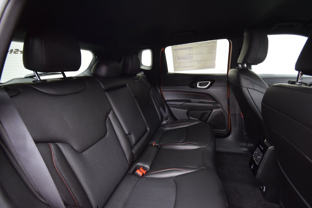 New 2026 Bright White Clear-Coat Exterior Paint Jeep Trailhawk image 17