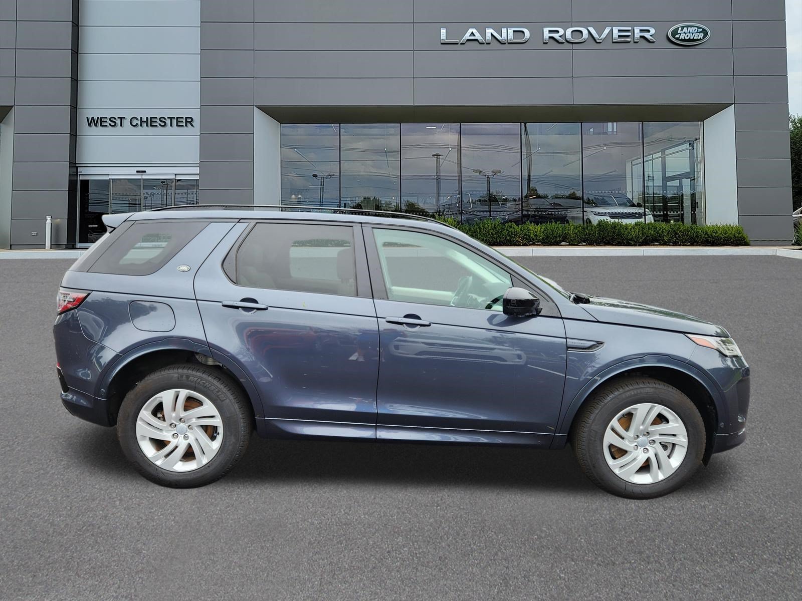 Certified Used 2025 Varesine Blue Metallic Land Rover S image 6