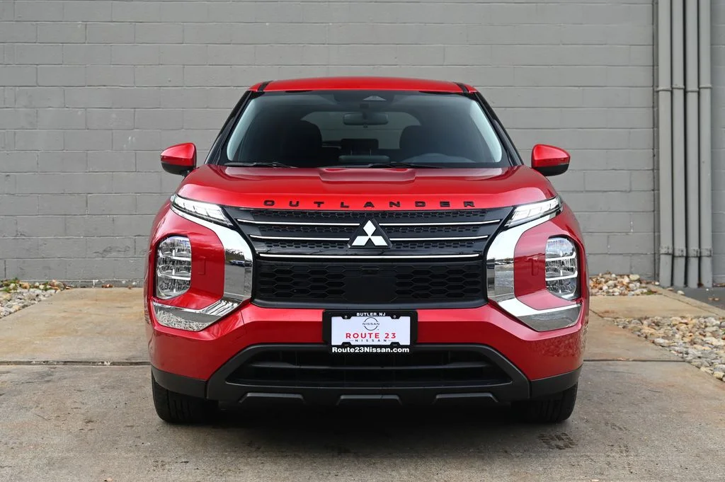 Used 2024 Red Mitsubishi ES image 3