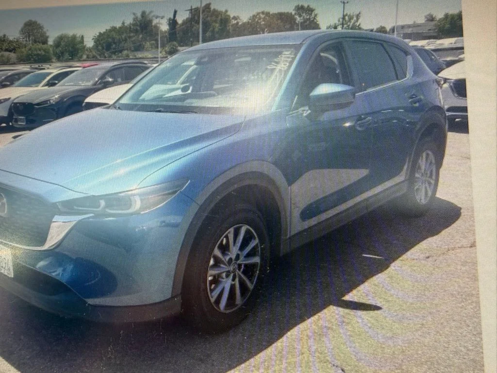 2023 Mazda CX-5 S Preferred package Auto AWD's photo
