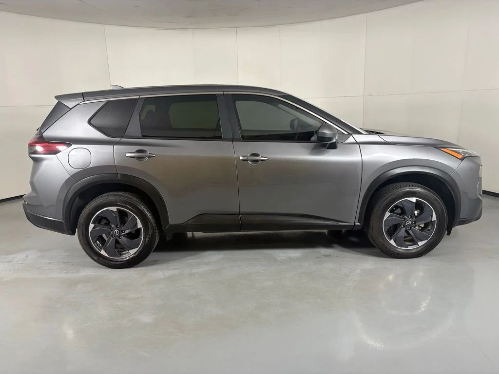 Used 2024 Gray Nissan SV image 9