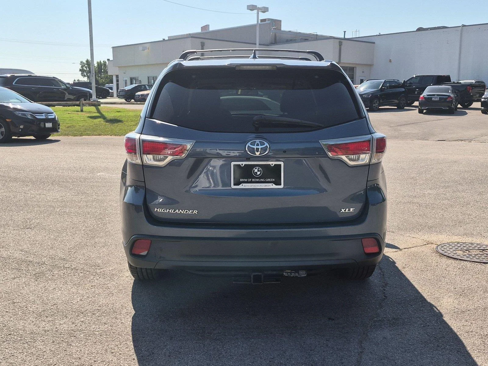 Used 2016 Shoreline Blue Pearl Toyota XLE image 4