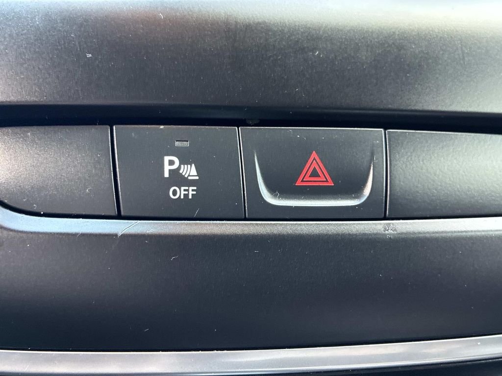 Used 2019 Black Jeep Latitude Plus image 32