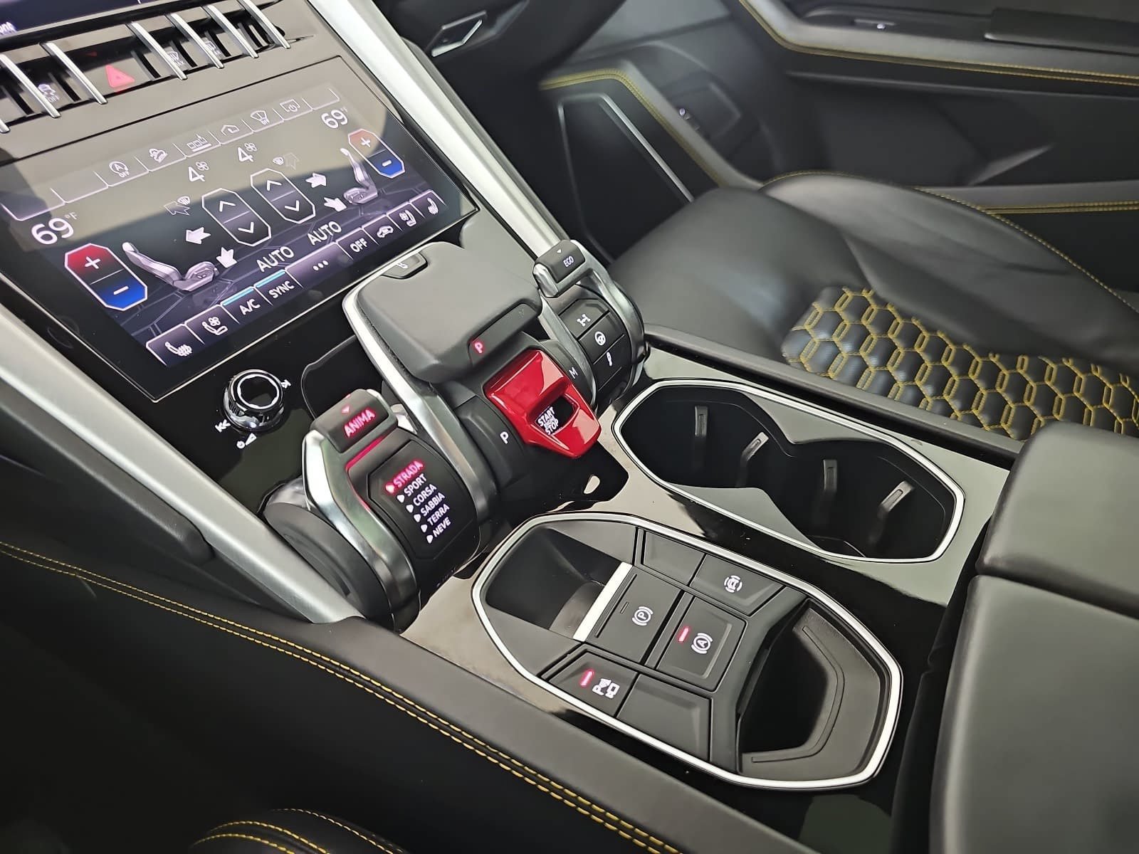 Used 2020  Lamborghini Base image 22