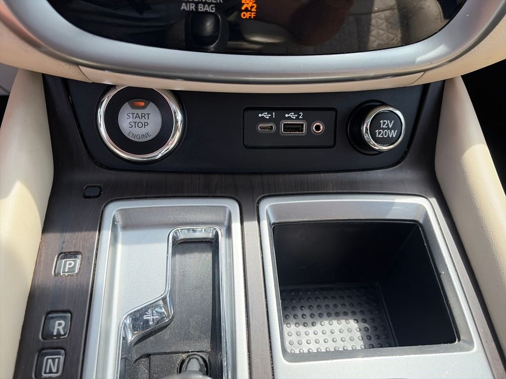 Used 2024 Pearl White Nissan Platinum image 36