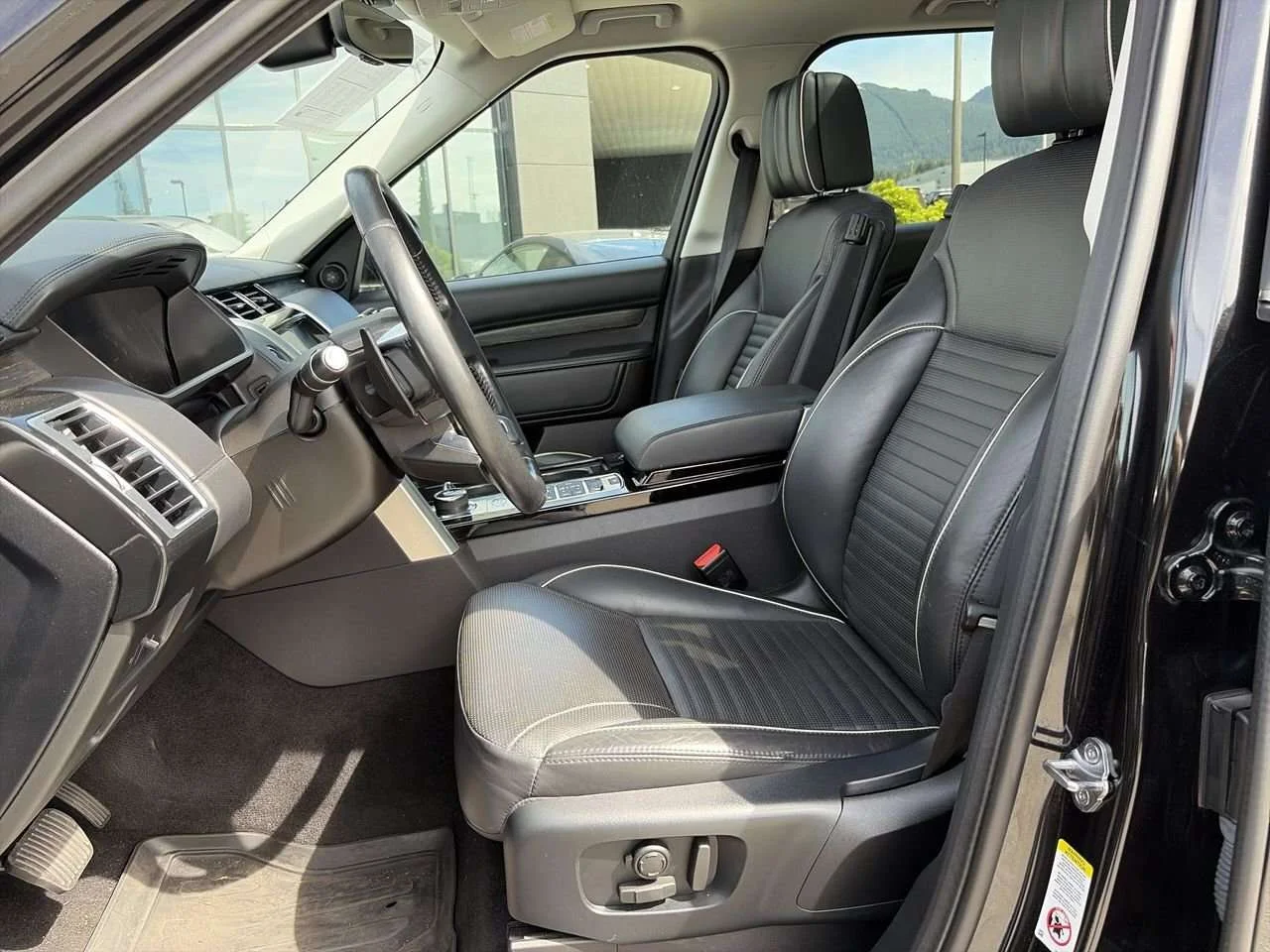 Used 2019  Land Rover HSE Luxury Dilawri Certified   Built for Adventure image 19