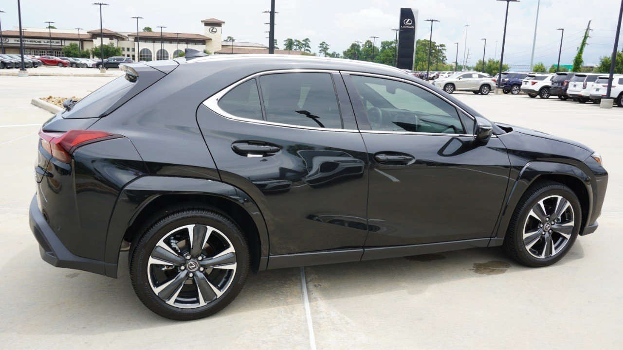 Certified Used 2026 Black Lexus UX 300h Premium image 4