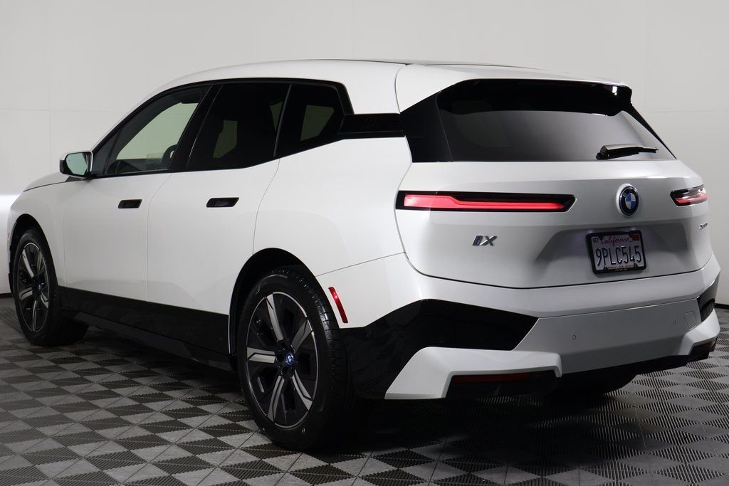 Certified Used 2025 White Metallic BMW xDrive50 image 6