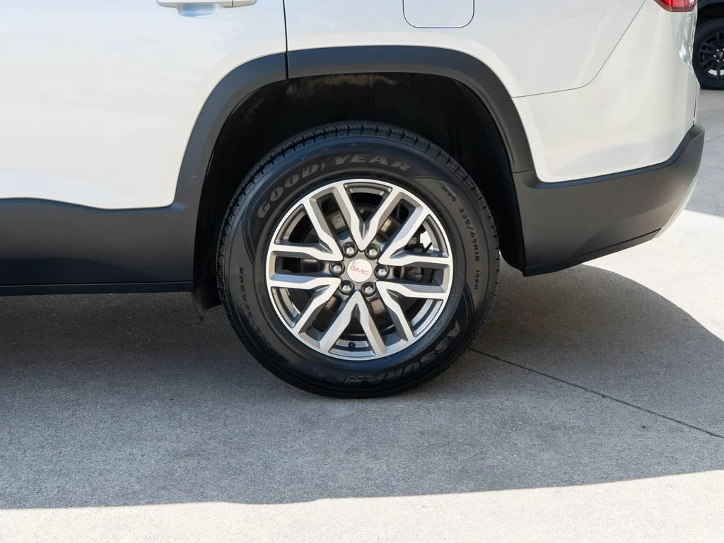 Used 2018 Silver GMC SLE-2 image 31