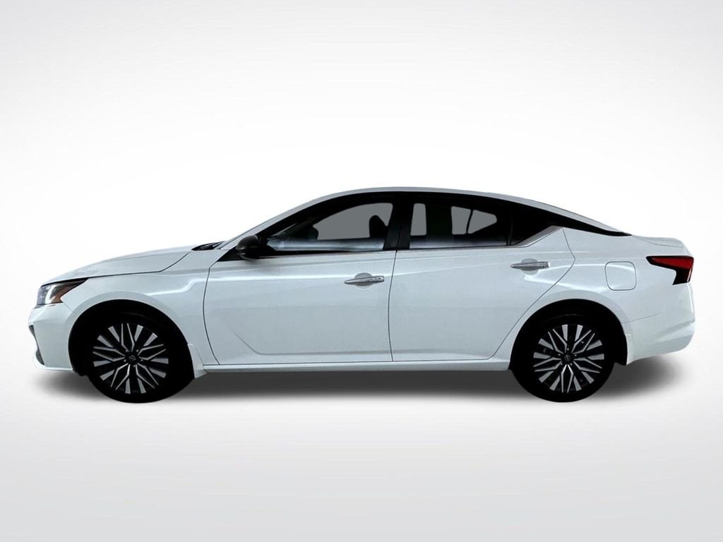 2024 Nissan Altima SV - Photo 9