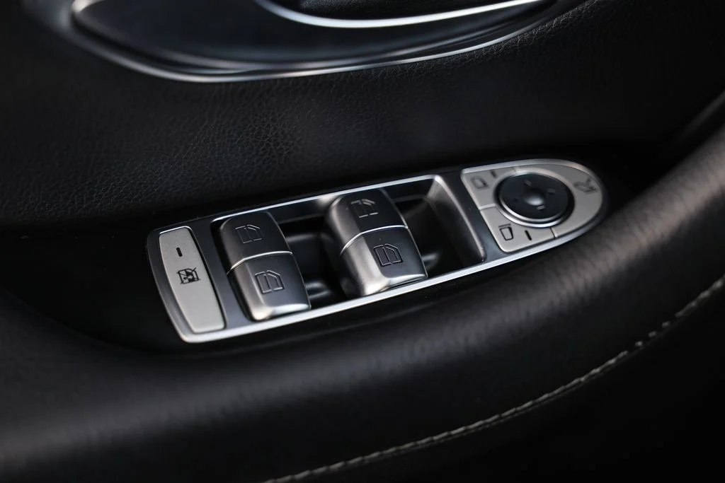Used 2020 Brilliant Blue Metallic Mercedes-Benz Base image 21