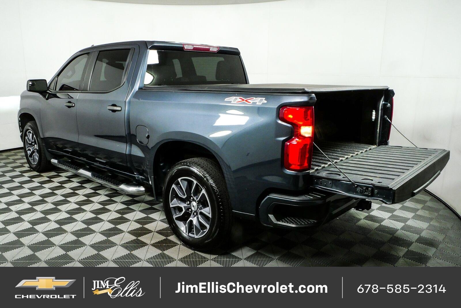 Used 2022 SHADOW GRAY METALLIC Chevrolet Custom image 28