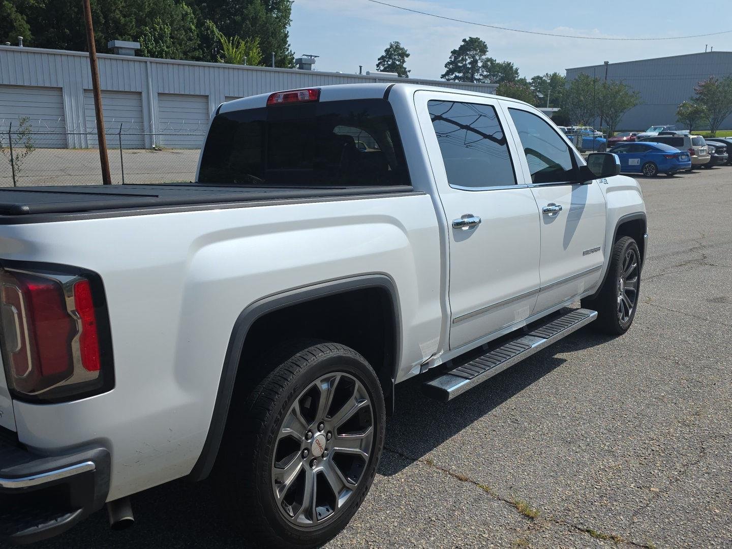 Used 2017 White Frost Tricoat GMC SLT image 44
