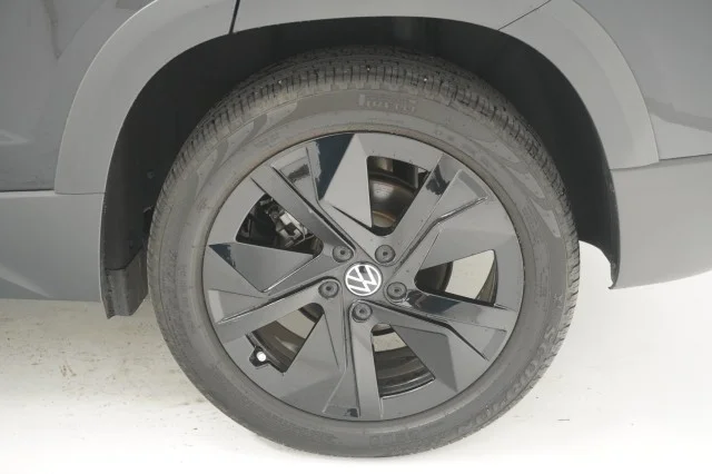 New 2026 Deep Black Pearl Volkswagen SE Black image 11
