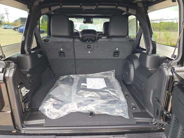 New 2026 Black Clear-Coat Exterior Paint Jeep Sahara image 42