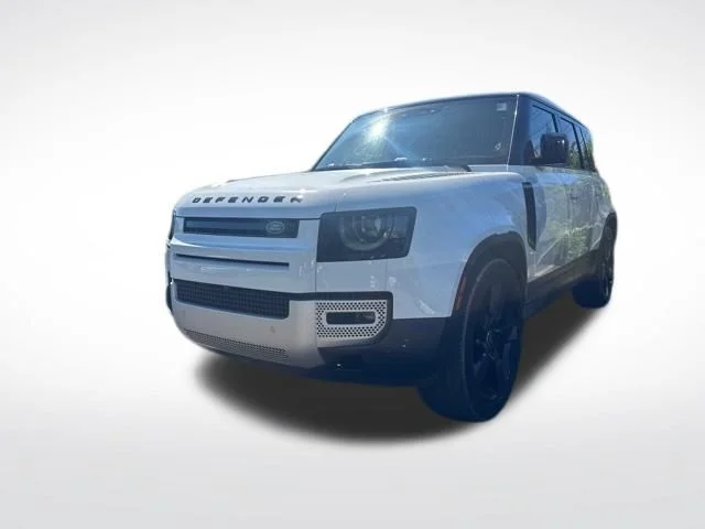 2023 Land Rover Defender SE's photo