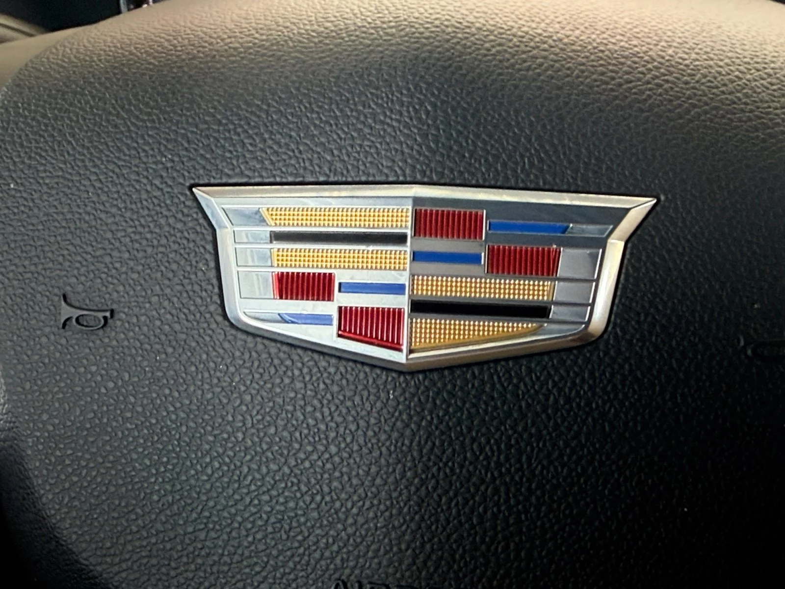 Used 2020 CRYSTAL WHITE TRICOAT Cadillac Luxury image 5