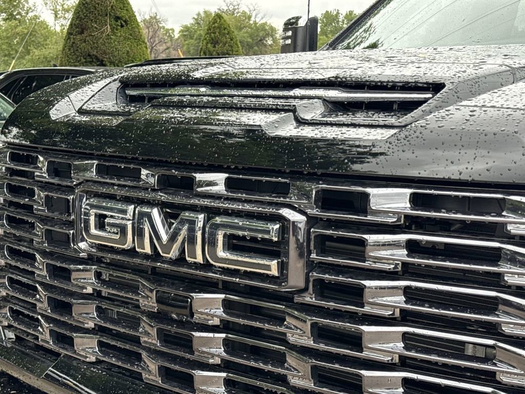 Used 2025 Onyx Black GMC Denali Ultimate image 33