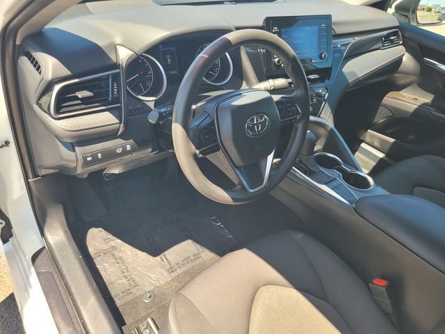 Used 2022 White Toyota LE image 12
