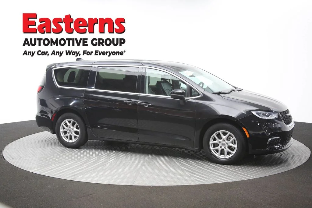 Used 2023 Black Chrysler Touring L image 49