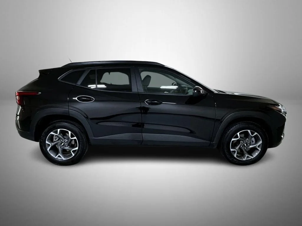 Used 2025 Black Chevrolet LT image 4
